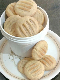 A picture of Eggless butter cookies.