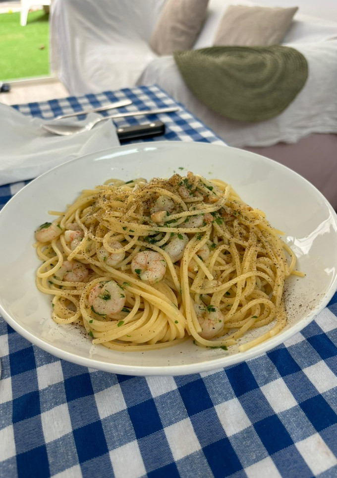 Una foto de Espaguetis con gambas