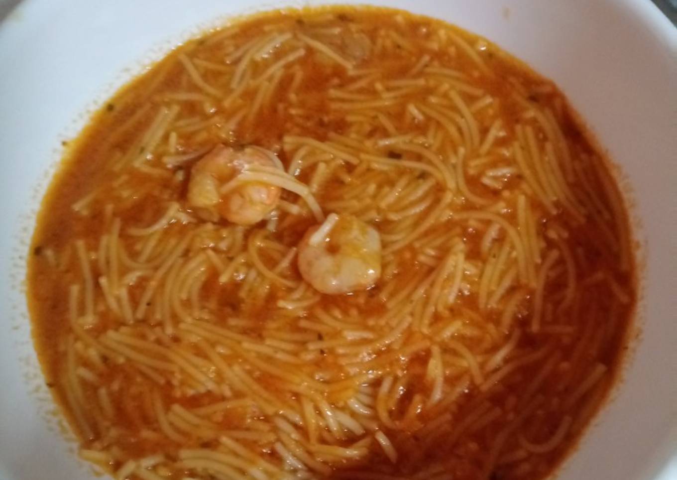 Sopita de fideos con gambas
