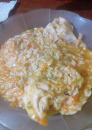 Una foto de Guiso de arroz con pollo