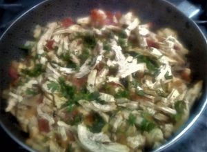 Una foto de Pollo 🍗Desmenuzado con -Hogao Colombiano-