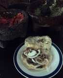 Quesadilla de bistec encebollado dulce con jugo de jalapeños Doña Tere