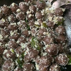 A picture of Ragi mani kozhakkattai.