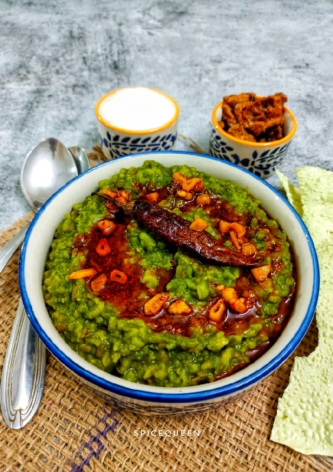 લહસૂની પાલક ખીચડી (Lahsuni Palak Khichdi Recipe In Gujarati) રેસીપી મુખ્ય ફોટો