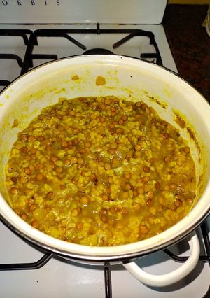 Una foto de Arroz yamaní con lentejas