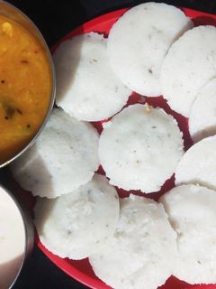 ઈડલી સંભાર(idli sambhar recipe in Gujarati) રેસીપી મુખ્ય ફોટો