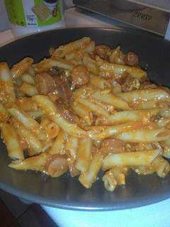 Una foto de Macarrones con chorizo y salchicha