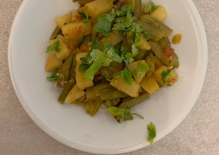 Simple Way to Make Super Quick Homemade Aloo Gauvar or cluster beans Dry sabzi