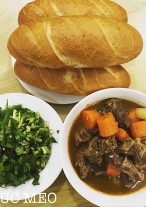 Hình của món Bò kho bánh mì.