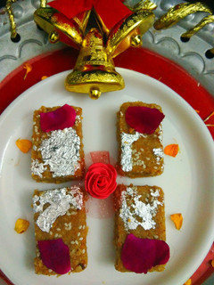 मक्की ड्राई फ्रूट एनर्जी बाइटस (Makki dry fruit energy bites recipe in hindi) रेसिपी मुख्य फोटो