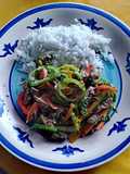Carne a la olla con Aros de Caigua y Bastones de Morrones