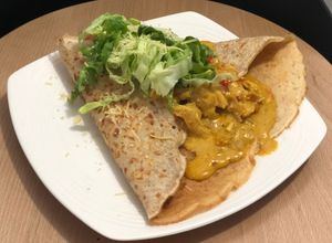 Una foto de Crepe de pollo al curry