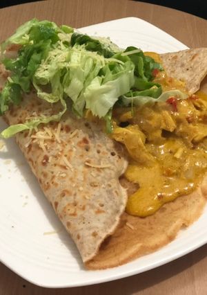 Una foto de Crepe de pollo al curry