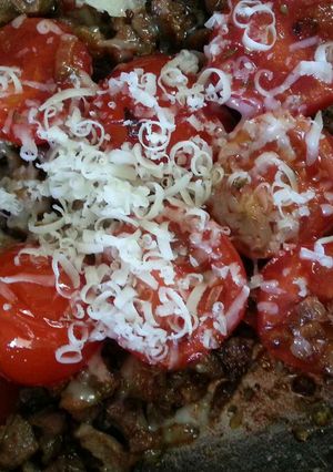 صورة لوصفة طريقة عمل صاج اللحمه بالجبنه والبندورة