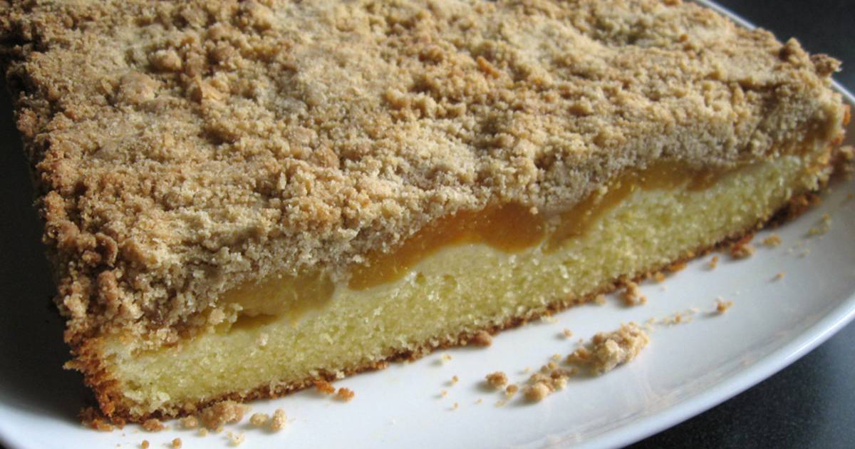 Apricot crumble cake - Country Life