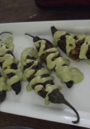 Una foto de Chilacas gratinadas de cuaresma rellenas de ensalada de atún a la mexicana