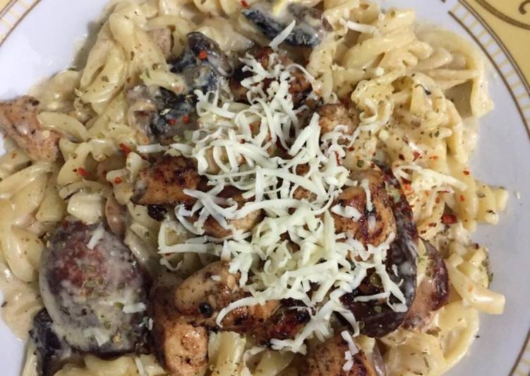Fusilli carbonara with spicy pan-seared chicken