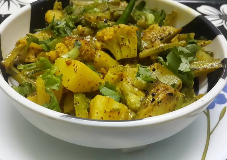 Easiest Way to Make Recipe of Phulkopir Data Chorchori/ Cauliflower Stalk Curry