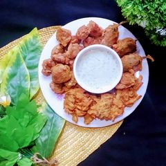 A picture of Pakora plater.