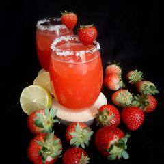A picture of Strawberry Lemonade.