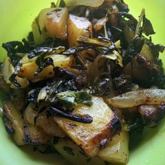 A picture of Potato Radish Leaves Fry.