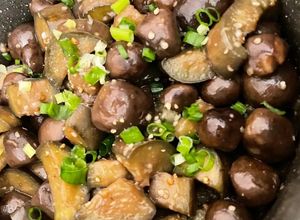 Hình của món Cà tím kho nấm rơm.