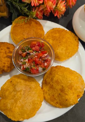 बेडमी पूरी (प्रीमिक्स से बनी) विथ सालसा (देसी फ्यूजन) रेसिपी मुख्य फोटो