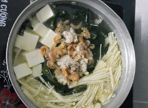 Hình của món Canh rong biển thịt băm.