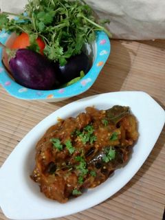बैंगन आलू की सब्ज़ी (Baingan Aloo ki Sabzi Recipe In Hindi) रेसिपी मुख्य फोटो