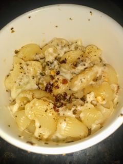 चीजी कप मैकरॉनी (cheesy cup macaroni recipe in hindi) रेसिपी मुख्य फोटो