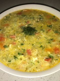 Una foto de Sopa de verduras con huevo