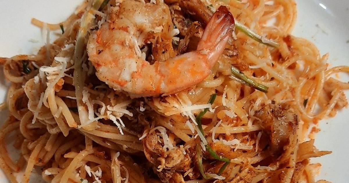 Resep Spaghetti Aglio Olio Udang dan Lokio oleh Idha Midayanthi Cookpad