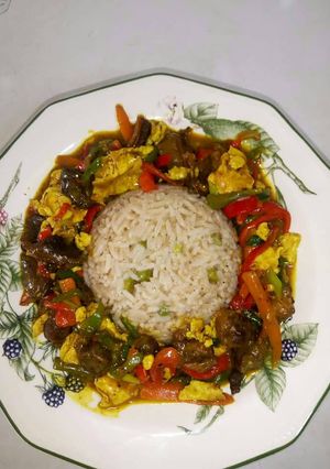 A picture of Rice with curry sauce.