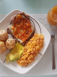 Una foto de Asado criollo - Mi estilo, con arroz de pimentón