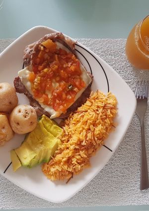 Una foto de Asado criollo - Mi estilo, con arroz de pimentón