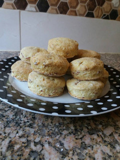 Una foto de Scones de panceta y queso 👌