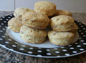 Una foto de Scones de panceta y queso 👌
