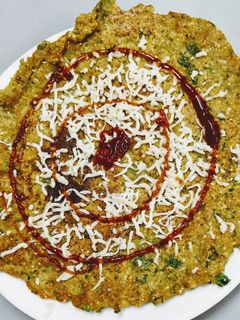 व्हेजी मिलेट चीला (veggi millet chilla recipe in marathi) रेसिपी चे मुख्य फोटो