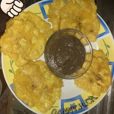 Plátanos patacones con frijoles molidos Receta de Daniela Rojas Chaverri.  ??- Cookpad