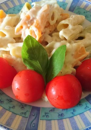 Una foto de Mostacholes con salsa