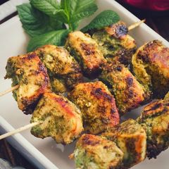 A picture of Chicken Resmi Kabab.