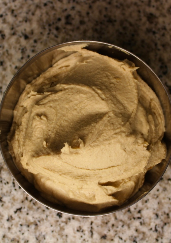 Una foto de 2-ingredient hummus