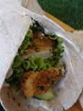 Wraps crocantes de peru com queijo fresco e abacate