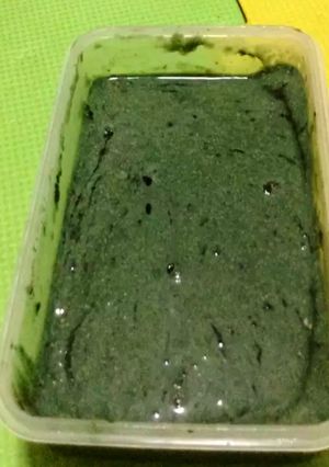 A picture of 4 ingredients smoothie.