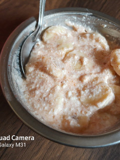 દહીં કેળાં (Dahi Banana Recipe In Gujarati) રેસીપી મુખ્ય ફોટો