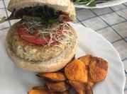 Una foto de hamburguesas de tofu