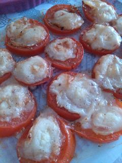 Una foto de Tomates gratinados con queso de cabra