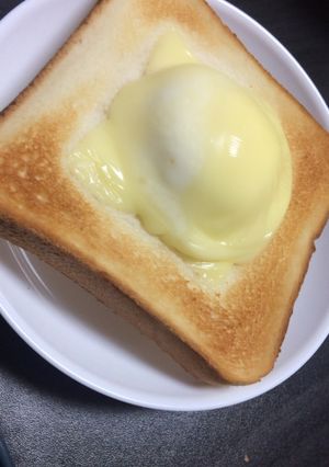 A picture of Mochi Ice Cream Toast.