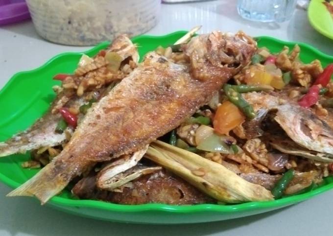 Tumis ikan cabe ijo tauco