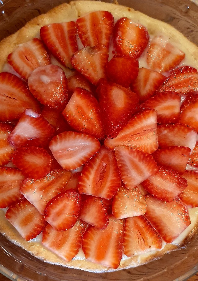 Una foto de Tarta de frutillas y crema pastelera